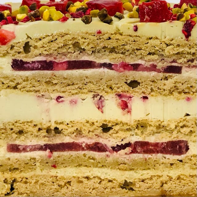 Tort Fistic și Zmeură · secțiune